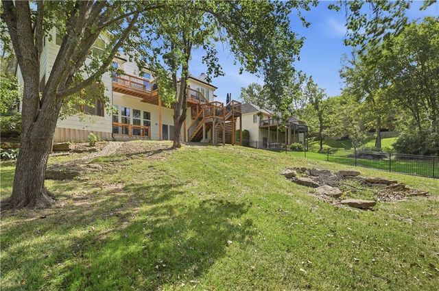 16024 Meadow Lane, Stilwell, KS 66085