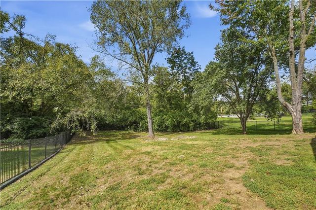 16024 Meadow Lane, Stilwell, KS 66085