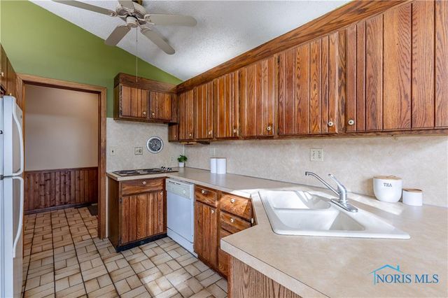 28902 Bates Road, Perrysburg, OH 43551