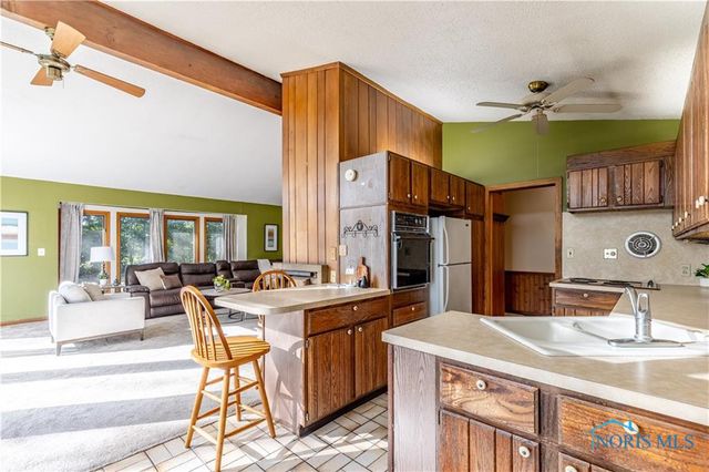 28902 Bates Road, Perrysburg, OH 43551