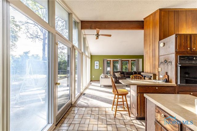 28902 Bates Road, Perrysburg, OH 43551