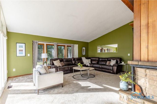 28902 Bates Road, Perrysburg, OH 43551