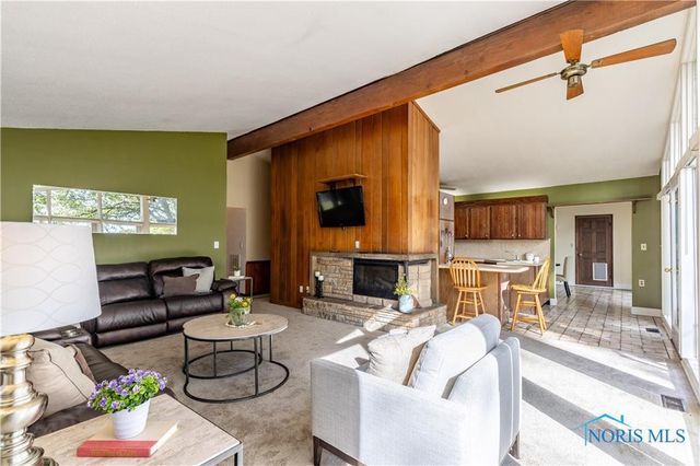 28902 Bates Road, Perrysburg, OH 43551