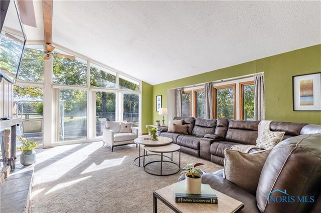 28902 Bates Road, Perrysburg, OH 43551