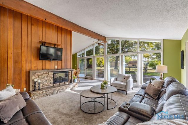 28902 Bates Road, Perrysburg, OH 43551