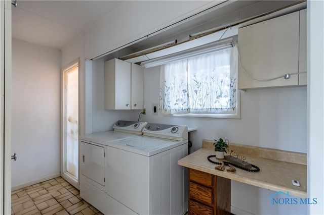 28902 Bates Road, Perrysburg, OH 43551