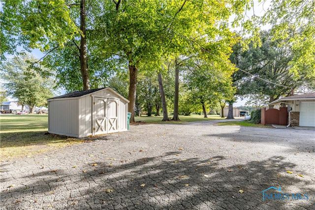 28902 Bates Road, Perrysburg, OH 43551