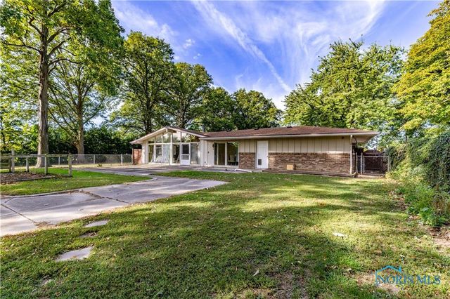 28902 Bates Road, Perrysburg, OH 43551