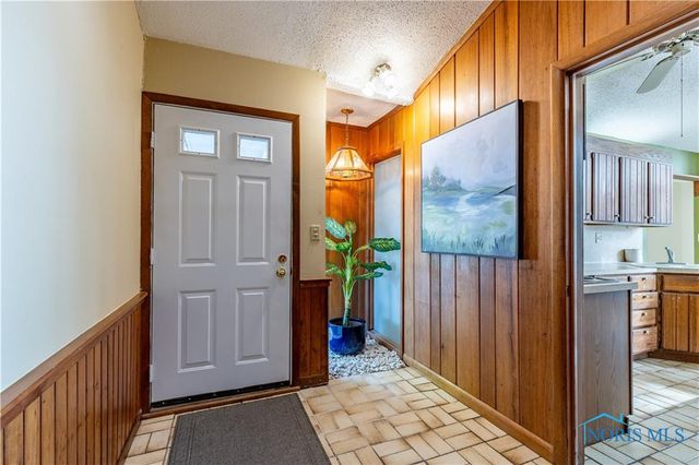 28902 Bates Road, Perrysburg, OH 43551