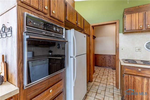 28902 Bates Road, Perrysburg, OH 43551