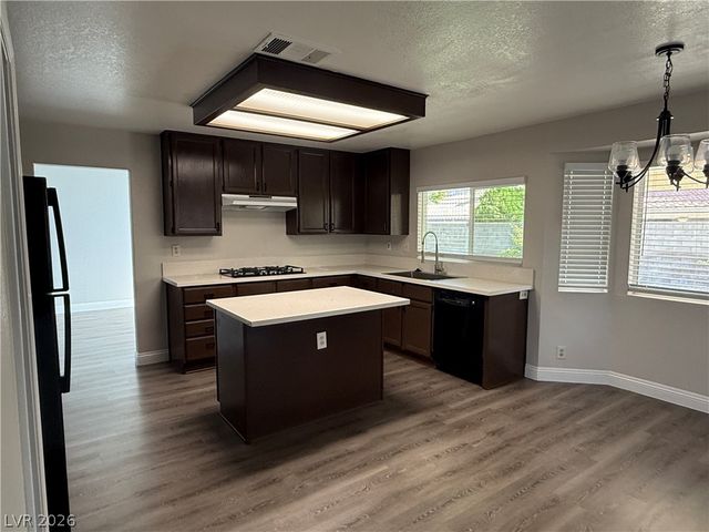 10025 Harpoon Circle, Las Vegas, NV 89117