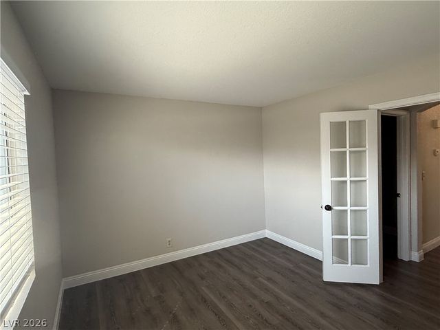 10025 Harpoon Circle, Las Vegas, NV 89117