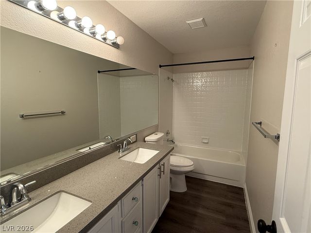 10025 Harpoon Circle, Las Vegas, NV 89117