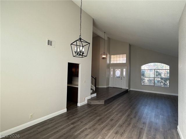 10025 Harpoon Circle, Las Vegas, NV 89117