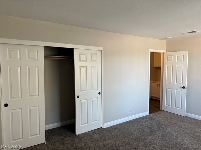 10025 Harpoon Circle, Las Vegas, NV 89117