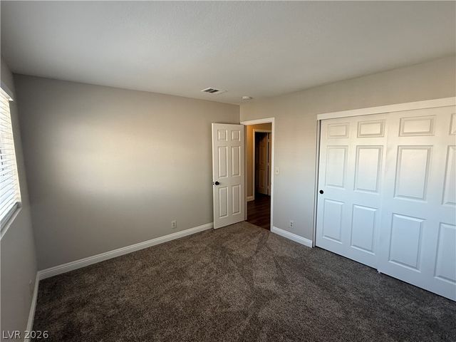 10025 Harpoon Circle, Las Vegas, NV 89117