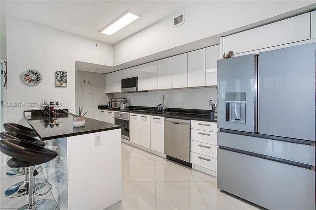 3131 NE 188th St 1-1104, Aventura, FL 33180