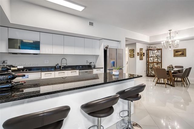 3131 NE 188th St 1-1104, Aventura, FL 33180