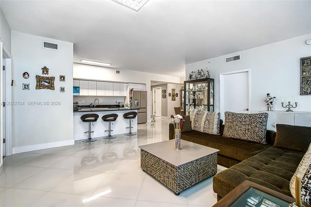 3131 NE 188th St 1-1104, Aventura, FL 33180