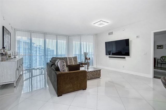 3131 NE 188th St 1-1104, Aventura, FL 33180