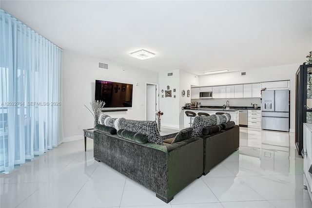 3131 NE 188th St 1-1104, Aventura, FL 33180