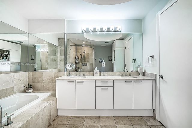 3131 NE 188th St 1-1104, Aventura, FL 33180