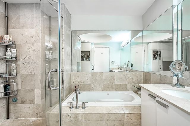 3131 NE 188th St 1-1104, Aventura, FL 33180