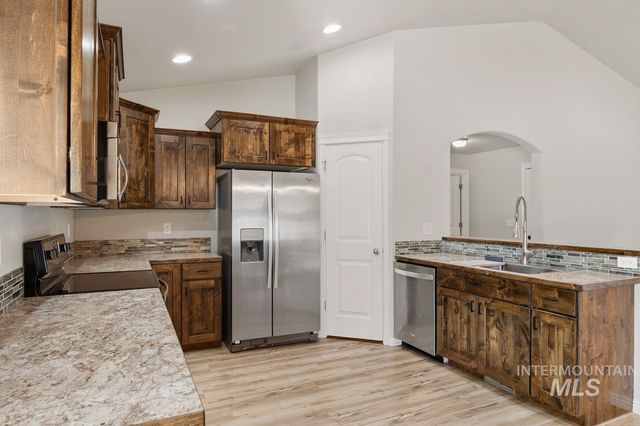 1204 5th Ave E, Jerome, ID 83338