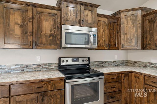 1204 5th Ave E, Jerome, ID 83338