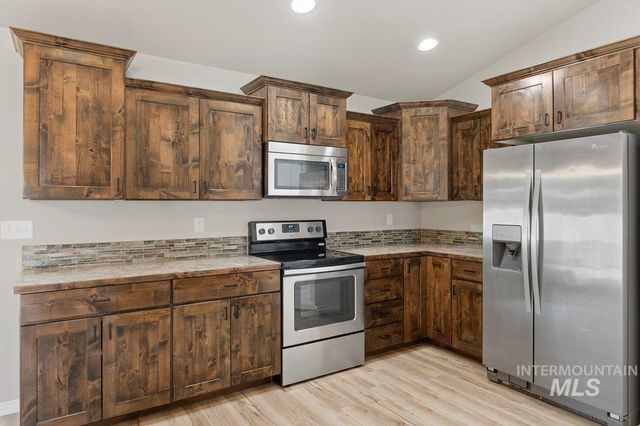 1204 5th Ave E, Jerome, ID 83338