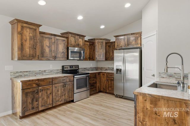 1204 5th Ave E, Jerome, ID 83338