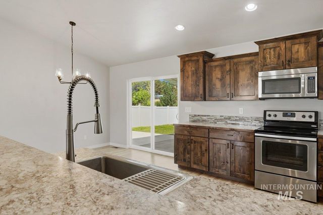 1204 5th Ave E, Jerome, ID 83338