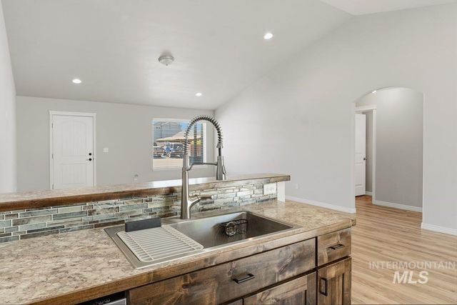 1204 5th Ave E, Jerome, ID 83338