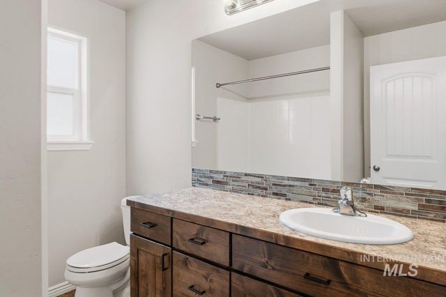 1204 5th Ave E, Jerome, ID 83338