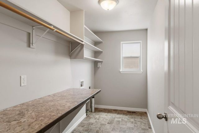 1204 5th Ave E, Jerome, ID 83338