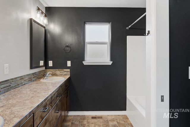 1204 5th Ave E, Jerome, ID 83338
