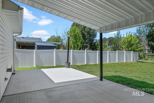 1204 5th Ave E, Jerome, ID 83338