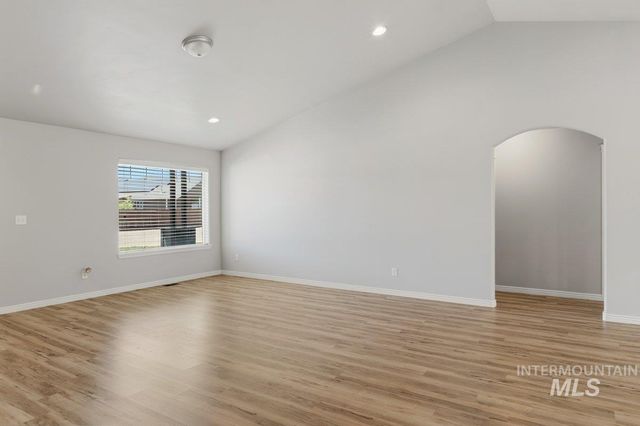 1204 5th Ave E, Jerome, ID 83338