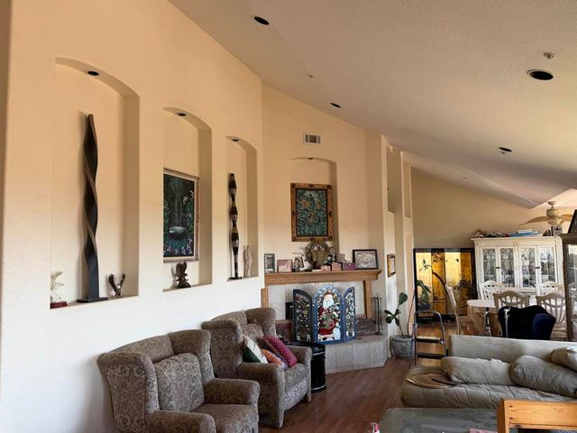 2205 Johnston Rd, Escondido, CA 92029