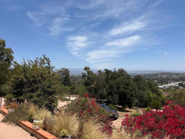 2205 Johnston Rd, Escondido, CA 92029