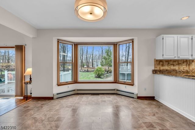 2 Lenape Dr, Stanhope Boro, NJ 07874