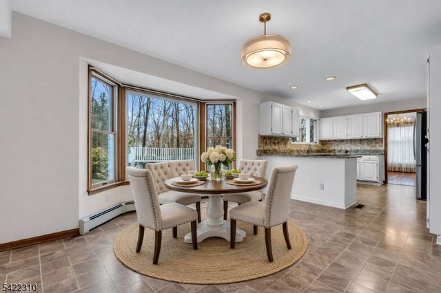 2 Lenape Dr, Stanhope Boro, NJ 07874