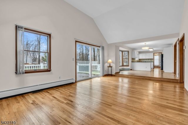 2 Lenape Dr, Stanhope Boro, NJ 07874