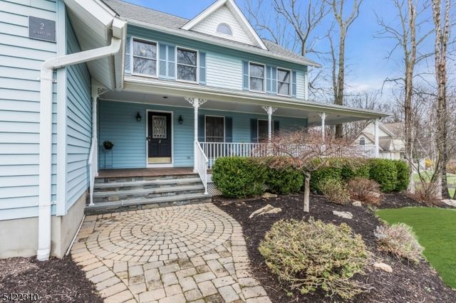 2 Lenape Dr, Stanhope Boro, NJ 07874