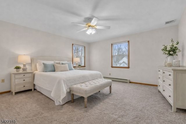 2 Lenape Dr, Stanhope Boro, NJ 07874