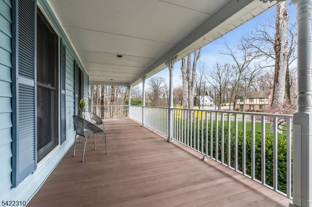 2 Lenape Dr, Stanhope Boro, NJ 07874