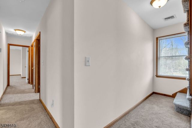 2 Lenape Dr, Stanhope Boro, NJ 07874