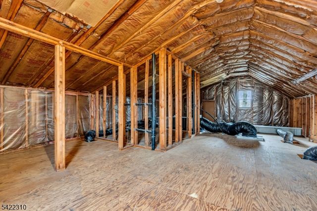 2 Lenape Dr, Stanhope Boro, NJ 07874