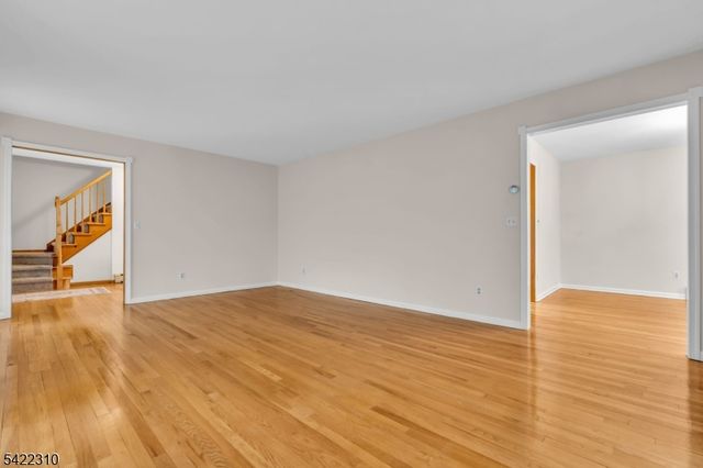 2 Lenape Dr, Stanhope Boro, NJ 07874