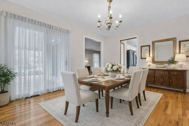 2 Lenape Dr, Stanhope Boro, NJ 07874